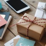 Solutions de cadeaux pour les télétravailleurs : cartes, box et expériences adaptées au travail à distance