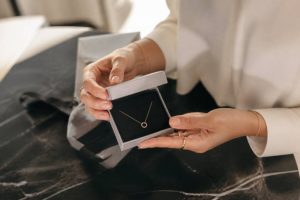Carte cadeau marc orian : le guide pour bien choisir et offrir un bijou